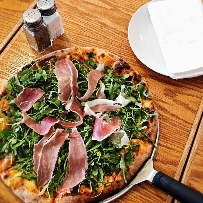 Arugula Prosciutto pizza